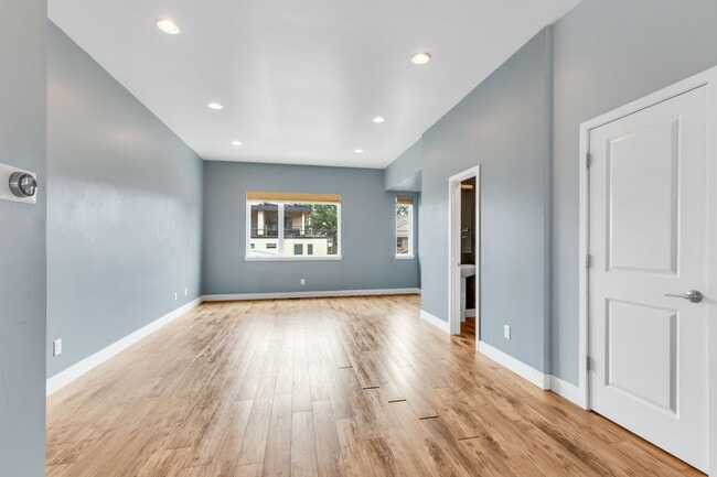 Building Photo - 3119 W 19th Ave