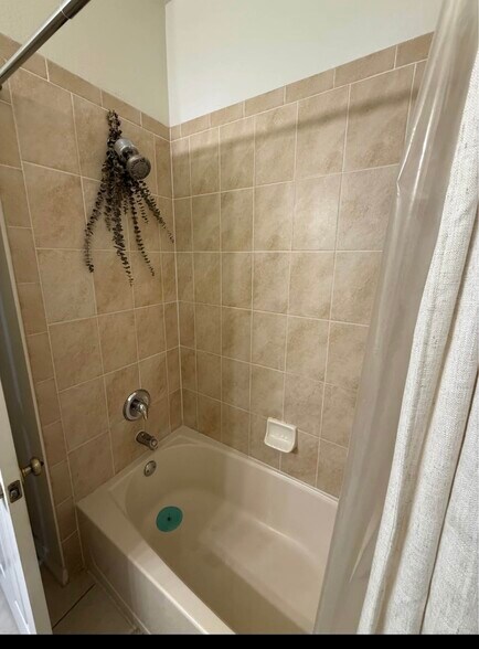 Building Photo - 3572 Parkridge Cir