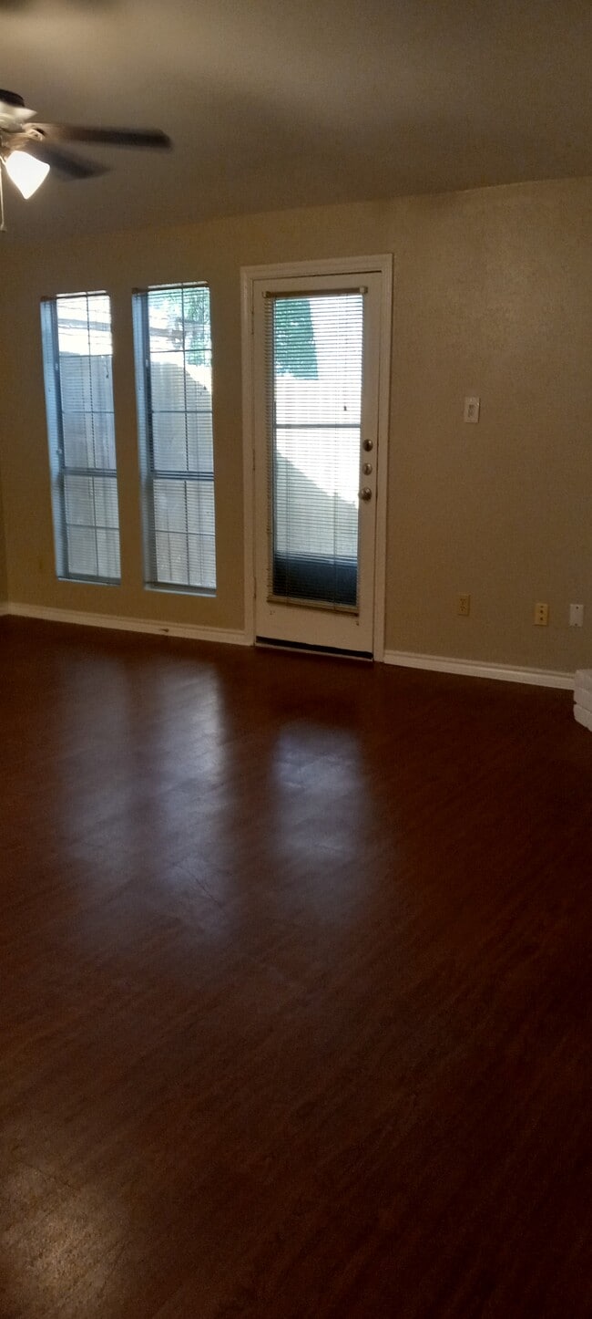 Building Photo - 3200 Foxboro Dr