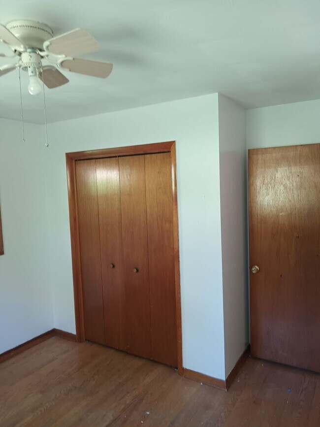 Building Photo - 3 or 4 Bedroom / 2 Bath Home   Kingsport TN
