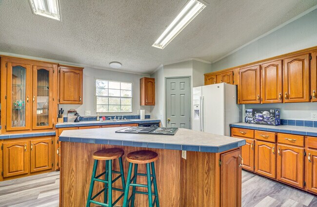 Building Photo - 6651 SE Co Rd 337