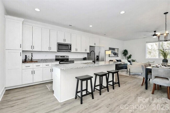 Building Photo - 1114 Ivan Dr