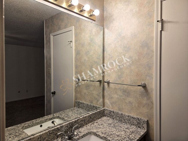 Building Photo - 2-Bedroom Waco ISD Duplex!