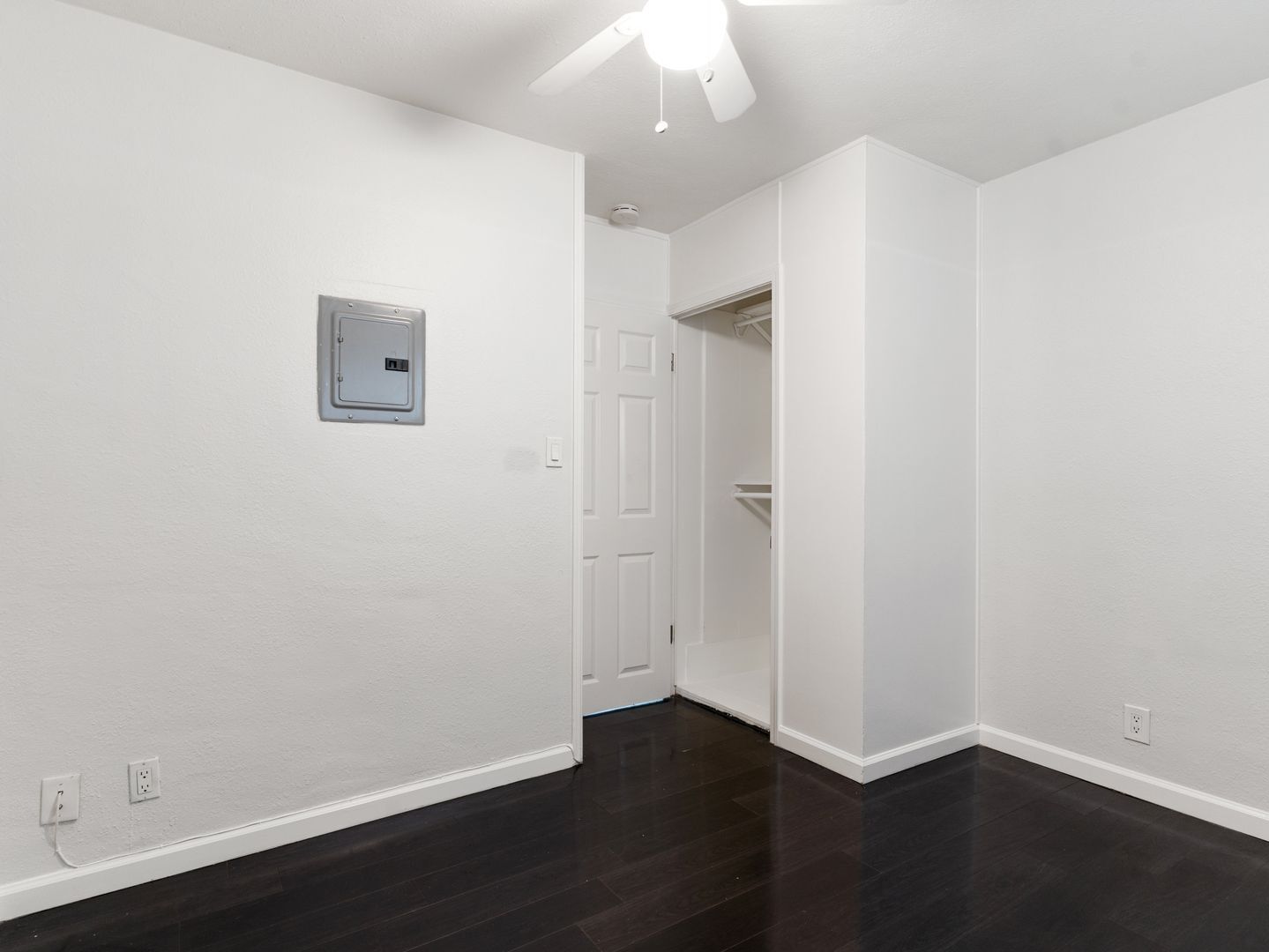 Building Photo - 1911 Church St