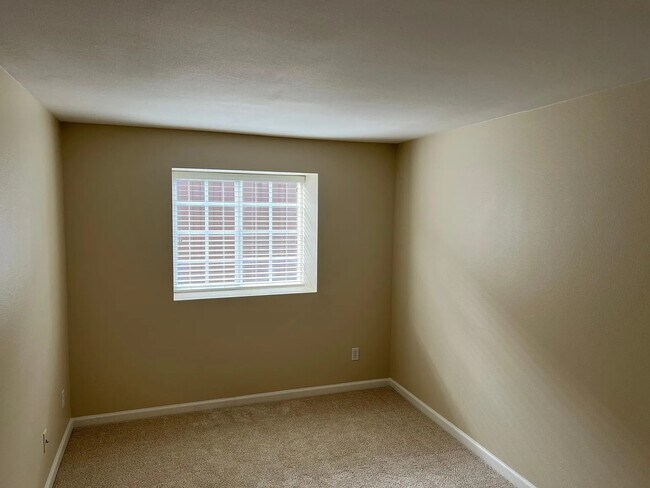 Building Photo - 419 Tyndall St