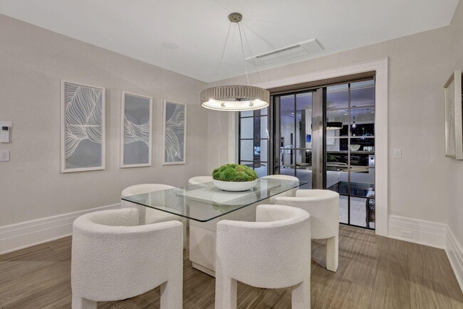 Building Photo - 400 Mola Ave