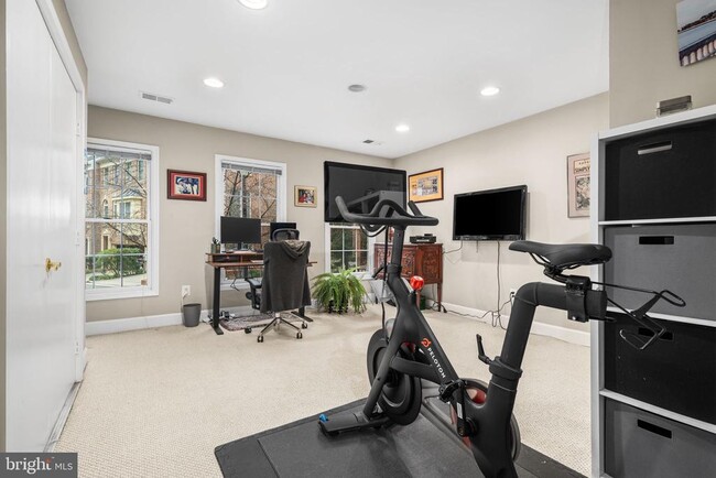 Building Photo - 4620 Knight Pl