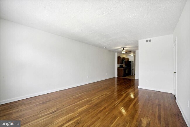 Building Photo - 1471 Bangor St SE