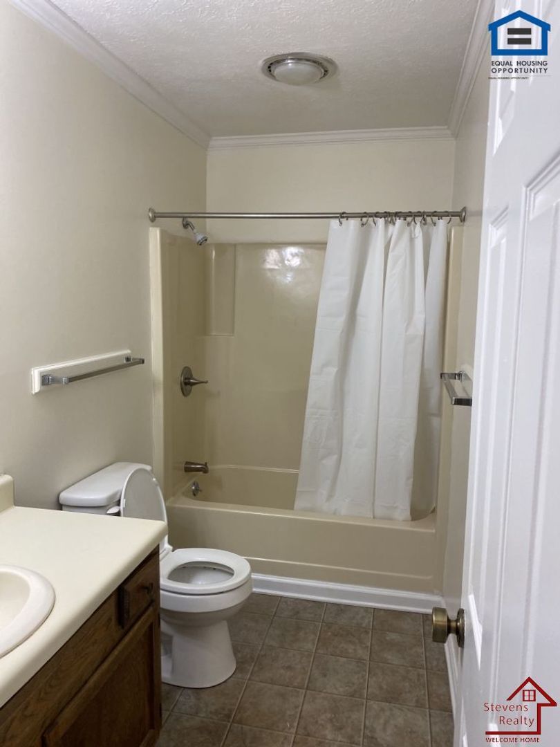 Building Photo - 419 Oriole Dr