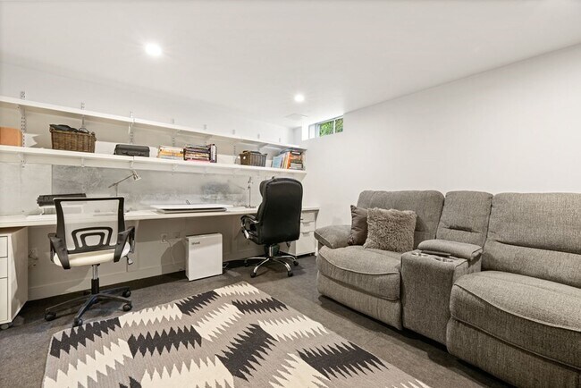 Building Photo - 85 E Cottage St