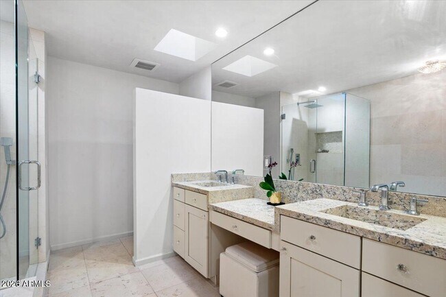 Building Photo - 7922 E Crestwood Way