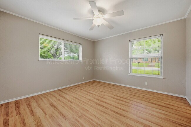 Building Photo - 2502 Turtle Creek Dr