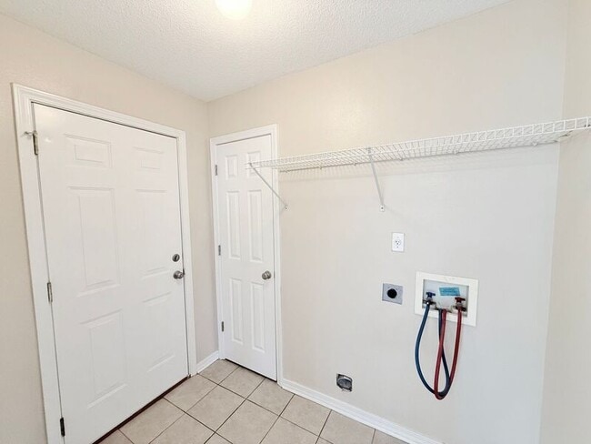 Building Photo - 4530 Chantilly Way