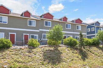 Building Photo - $1,850-3 Bed 3.5 Bath townhome in CO Sprin...