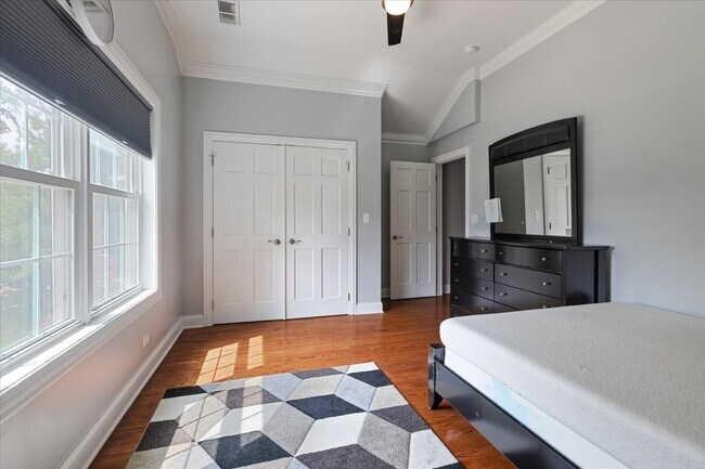 Building Photo - 927 S Charlotte St