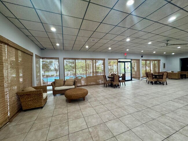 Building Photo - 1224 S Military Trail