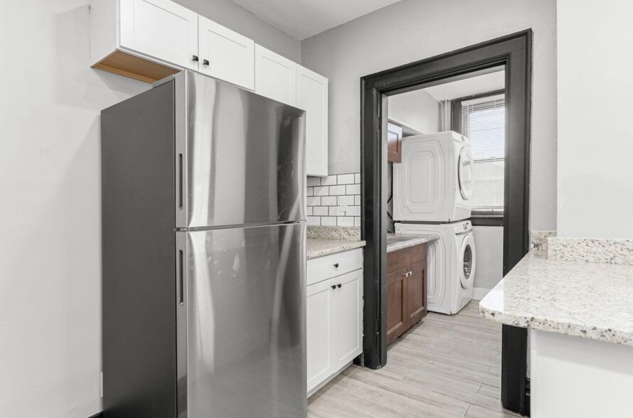 Kitchen, Attached laundry room with washer and dryer, Fridge - 1291 N 6th St