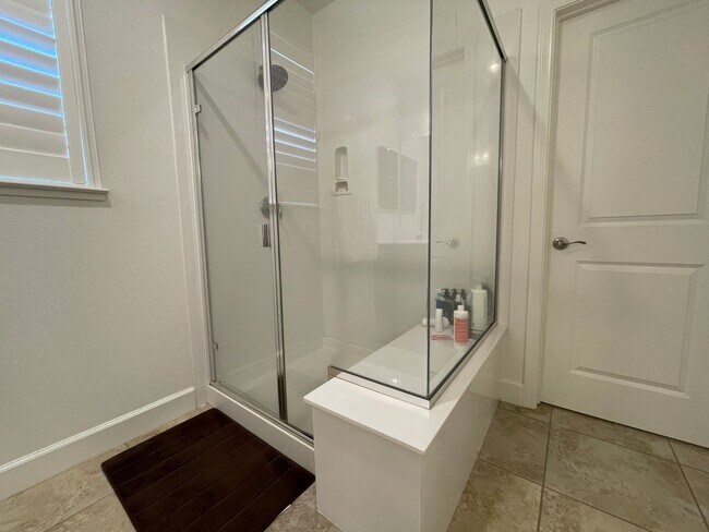 Building Photo - Southtown Home