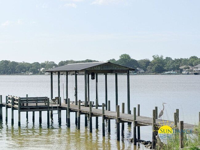 Building Photo - 249 Beachview Dr NE