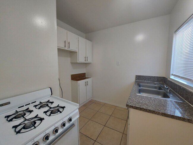 Interior Photo - 1335 Junipero Ave