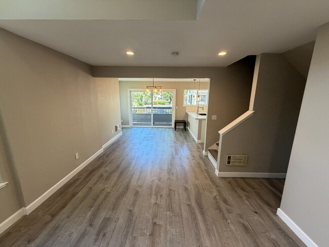 Building Photo - Spacious 2-Bedroom Townhouse with Private Patio