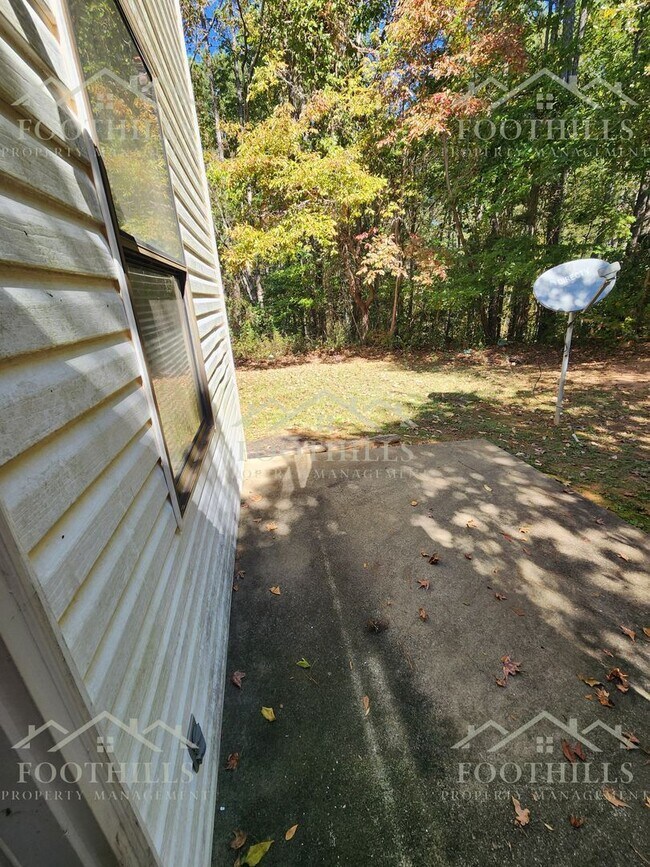 Building Photo - 108 Woodland Dr