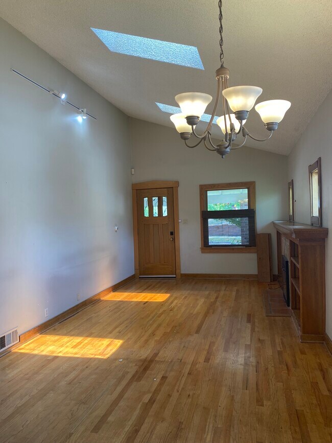 Building Photo - 1491 S York St