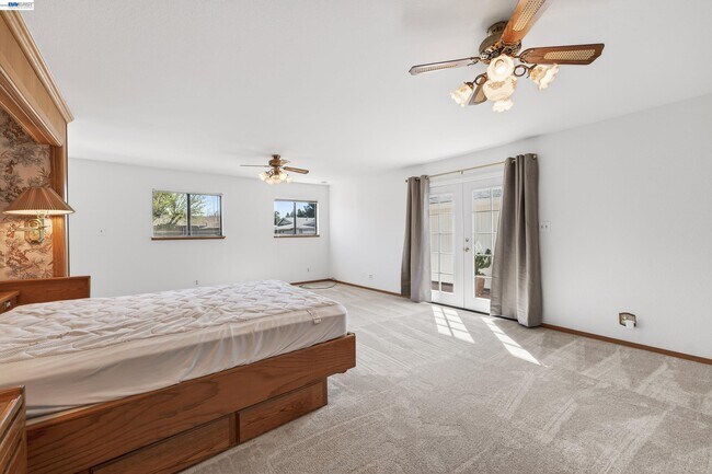 Building Photo - 1450 Kolln St