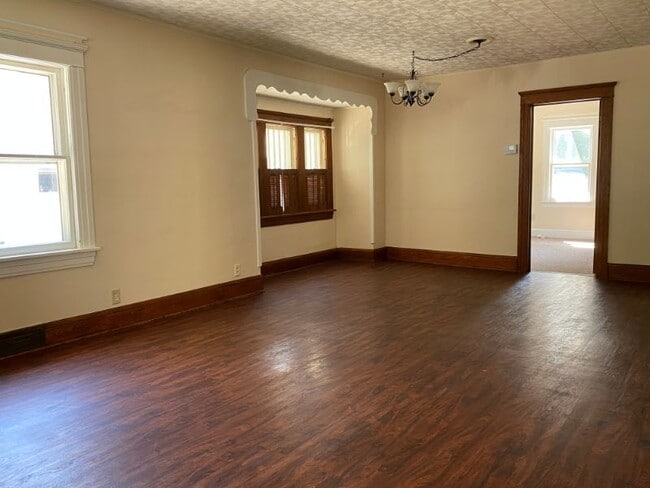 Building Photo - 214 N Bowen St