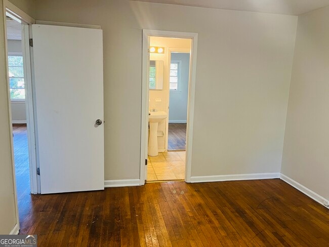 Building Photo - 531 Locke St
