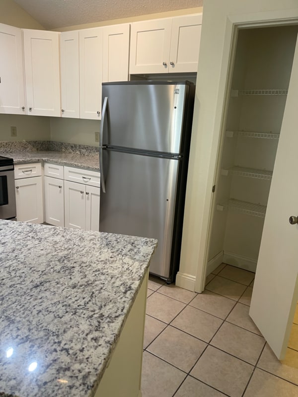 Building Photo - 3027 Yorktown Cir