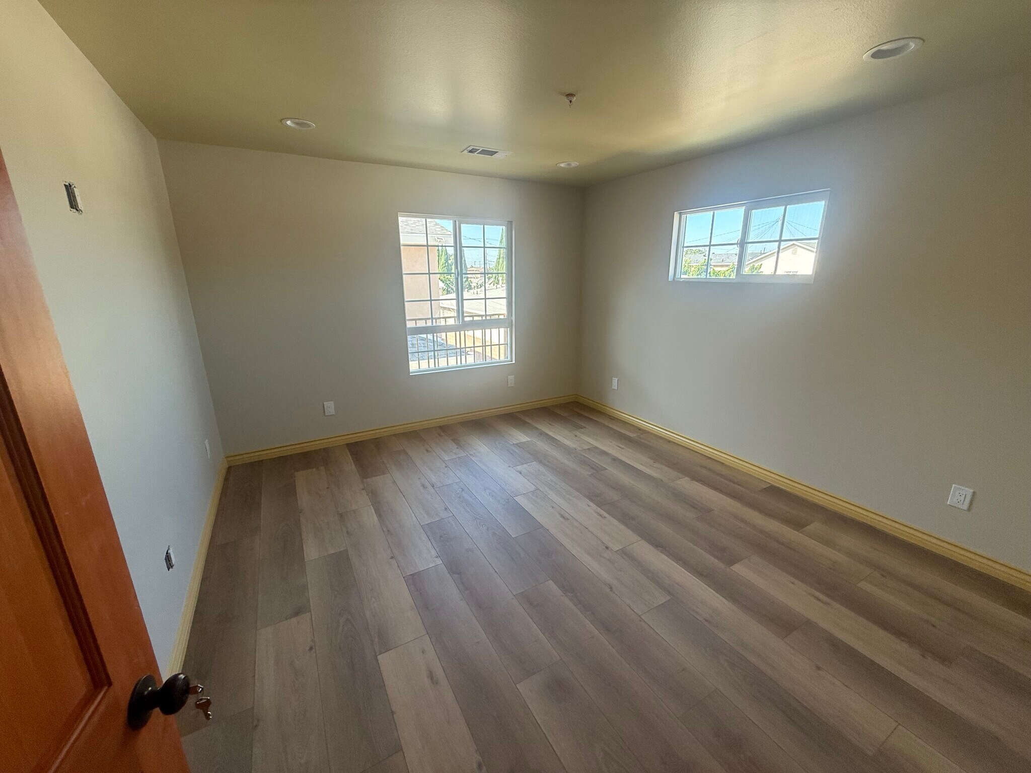 Building Photo - 4827 Santa Ana St