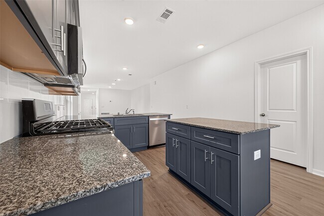 Building Photo - 16737 Oak Bough Dr