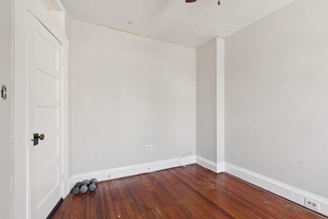 Building Photo - 700 E 36th St