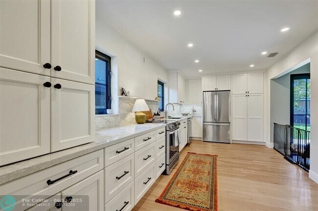 Building Photo - 807 SW 18th St