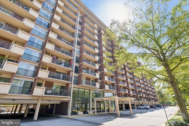 Building Photo - 1300 Army Navy Dr