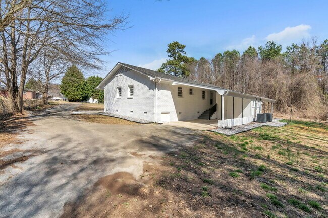 Building Photo - 2BR/1BA Townhome with Granite Countertops & Carport $1325/mo rent