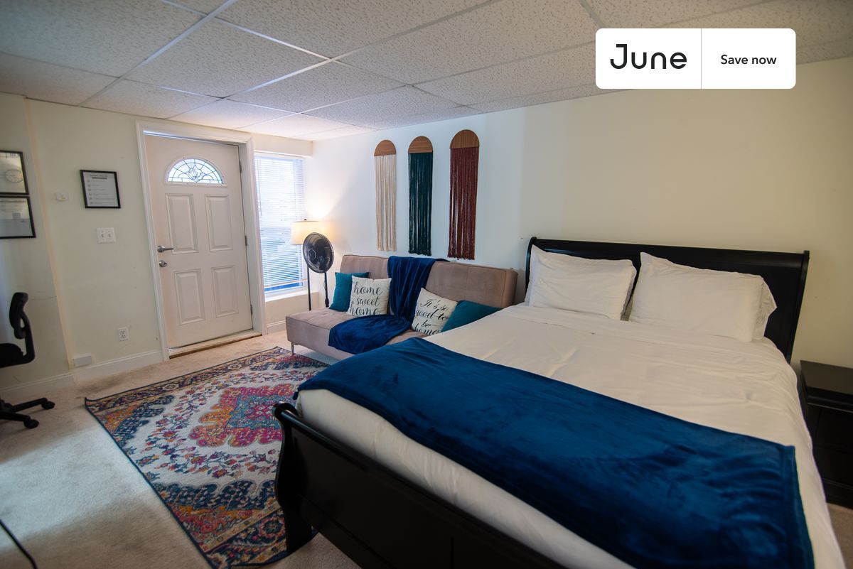 Building Photo - 216 Ascot Pl NE