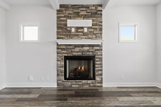 Building Photo - Pet Friendly Three Bedroom!