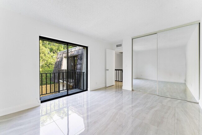 Building Photo - 1624 Forest Lakes Cir
