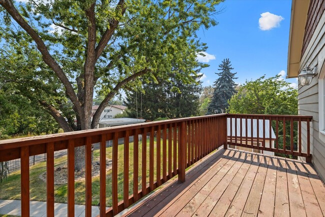 Building Photo - 4 Bed, 4 Bath on .62/acre! Close to BSU!