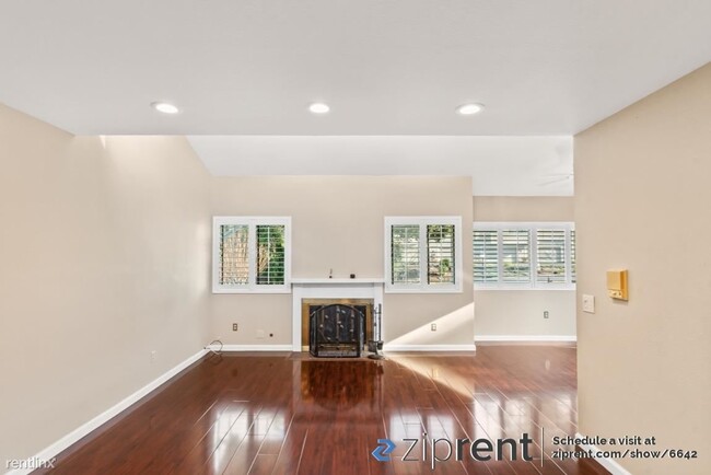 Building Photo - 2 br, 1.5 bath Condo - 209 Apollo, Hercule...