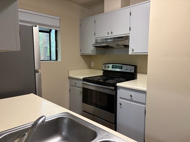 Building Photo - 1500 Belmont Trace