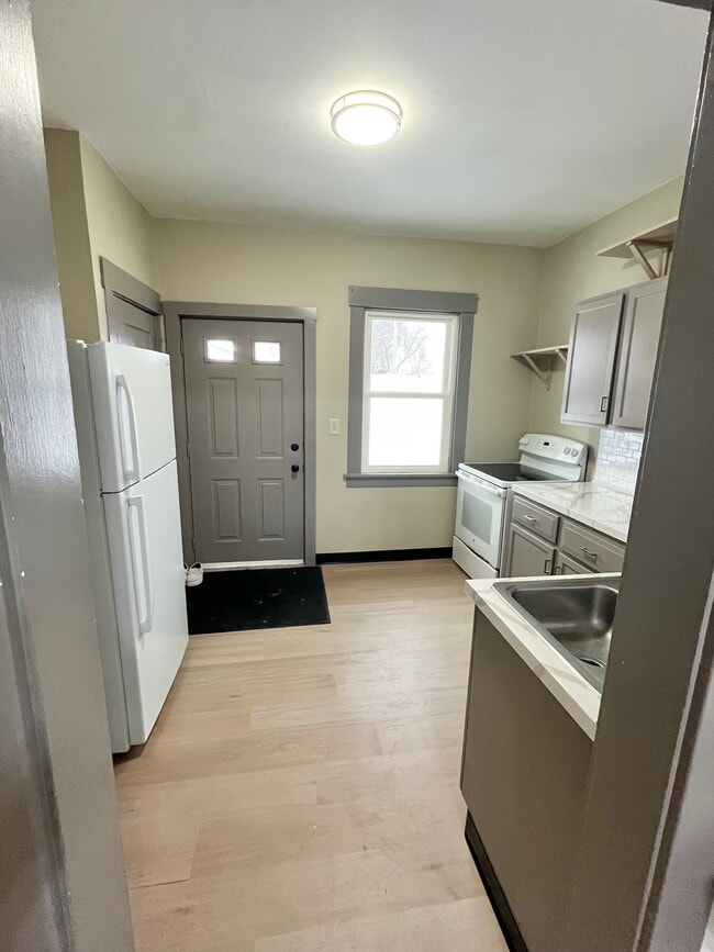 Building Photo - 817 N 5th St