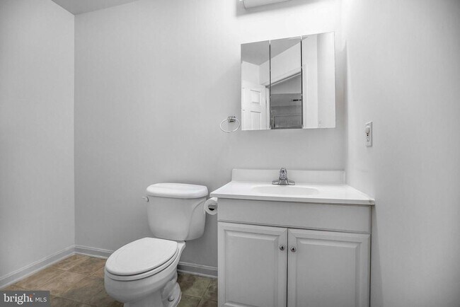 Building Photo - 43782 Brookline Terrace