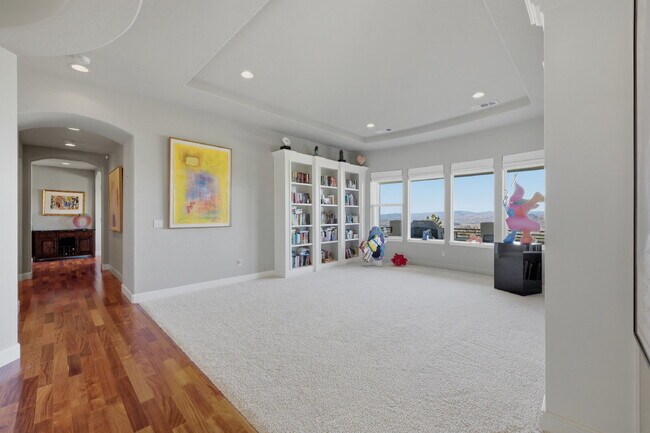 Building Photo - Elegant Arrowcreek Home!