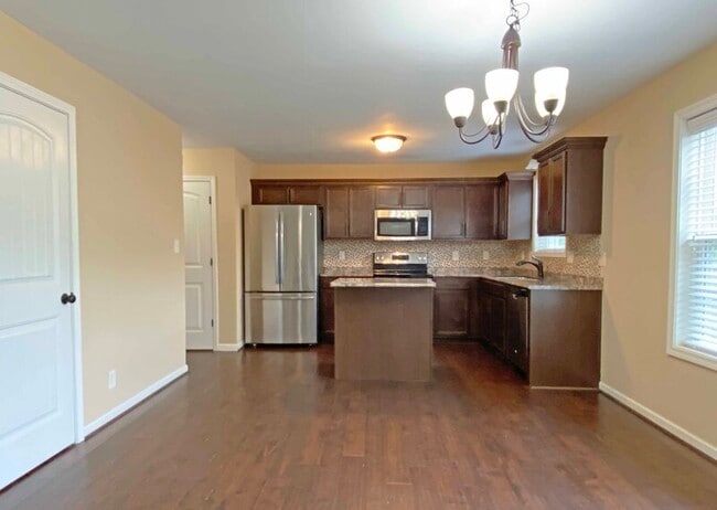 Building Photo - 967 Harding Dr