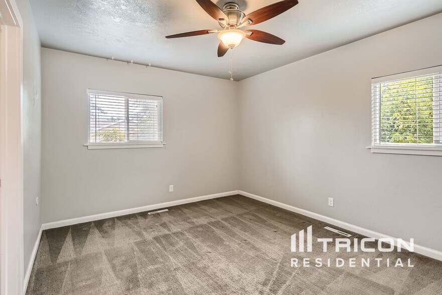 Building Photo - 6111 S 520 E