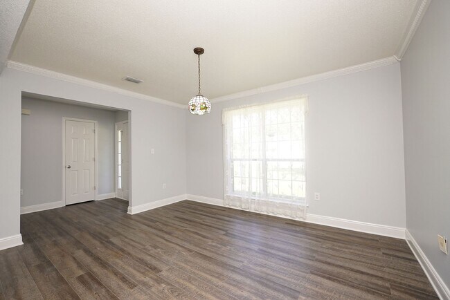 Building Photo - Spacious 5-Bedroom Home in Gated Parkwood ...