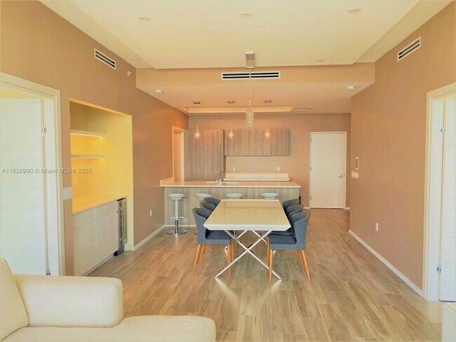 Building Photo - 801 S Miami Ave